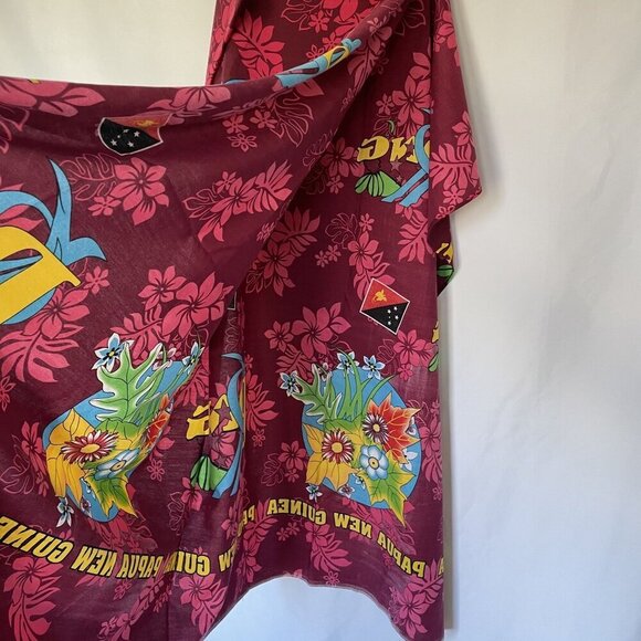 Papua New Guinea Sarong Wrap With Floral Design & PNG Flag Accents pink maroon - Picture 4 of 4